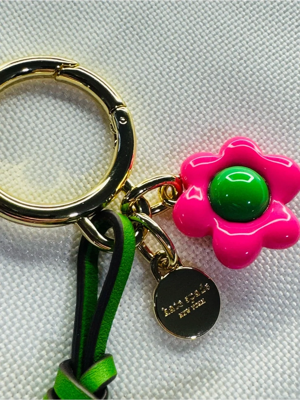 Kate Spade Fresh Picks Magazine Charm 🌸 RARE OPENS Book Keychain NWT Collecto - Picture 3 of 11